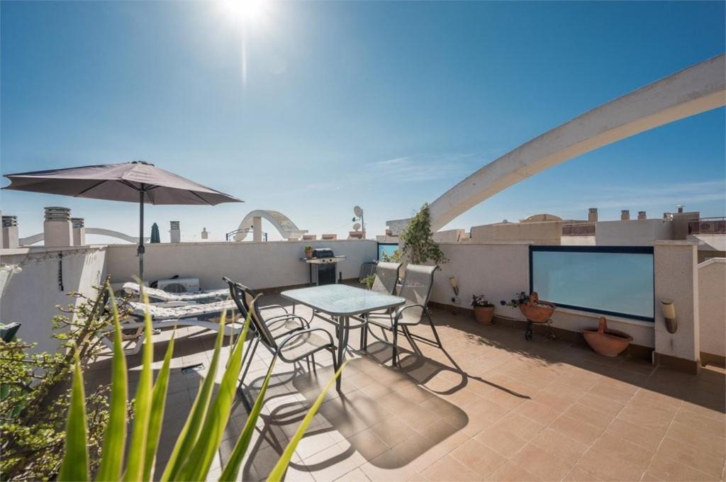 Beautiful Location In Cabo Roig With A Private Roof Terrace At Playamarina Ii *